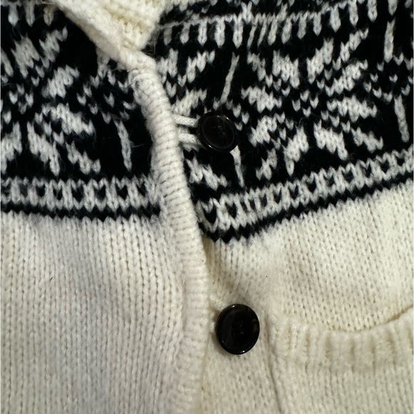 Gap winter pattern cardigan sweater size small - Picture 5 of 5